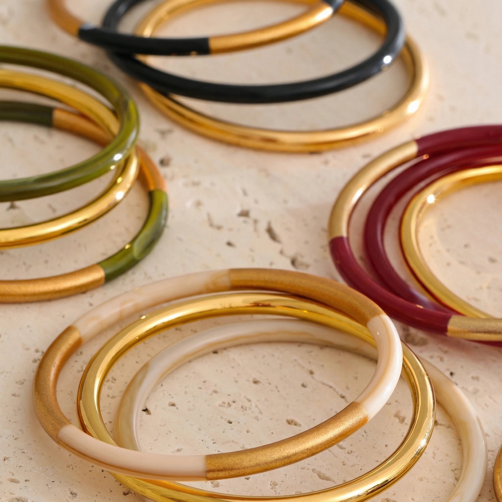 Resin Accent Bangle Set